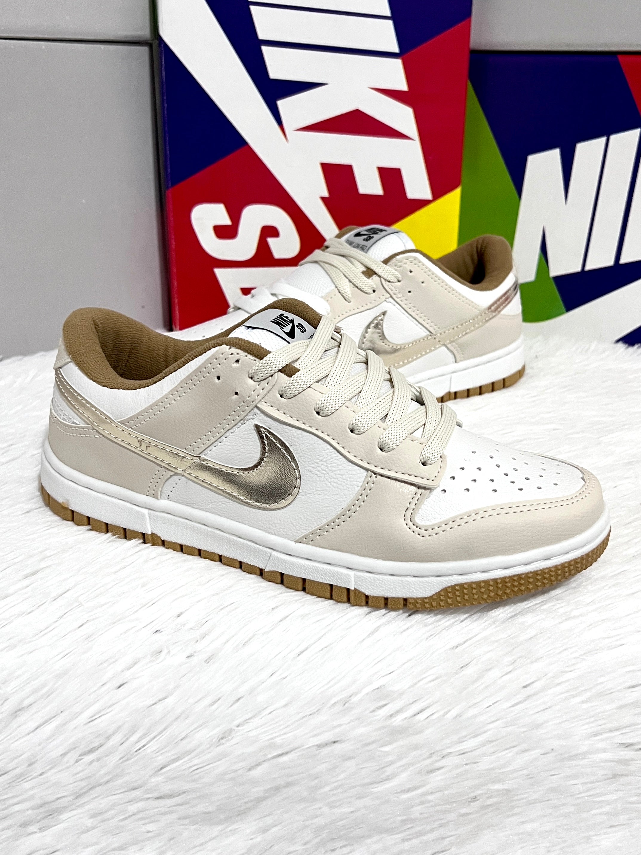 Nike SB Dunk Low Pro x Bege Ouro – Cerrado Shoes Calçados