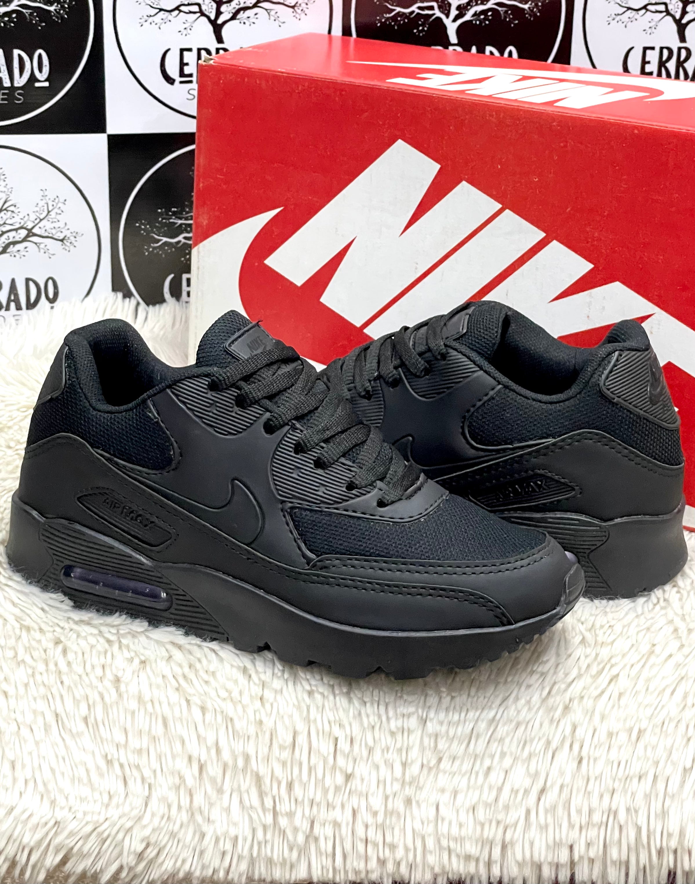 Nike s max hotsell