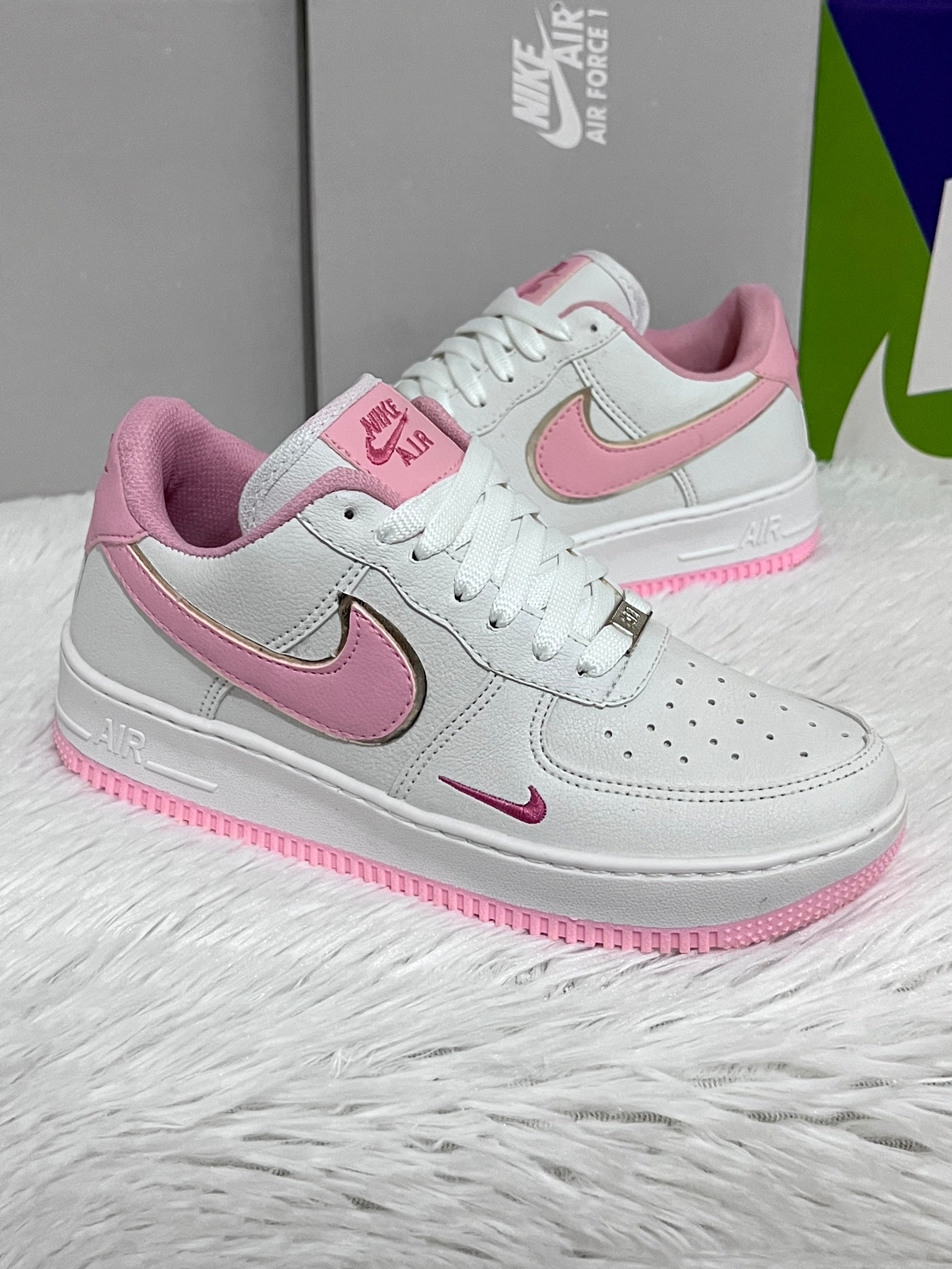 Nike Air Force 1' x Rosa Ouro