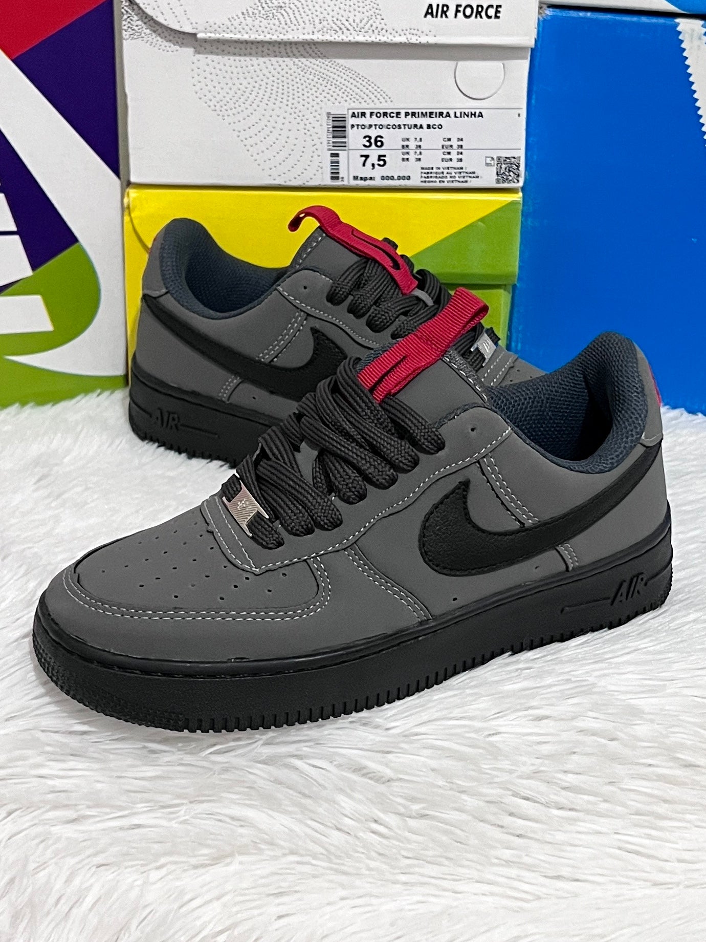 Nike Air Force 1' x Grafite Vermelho