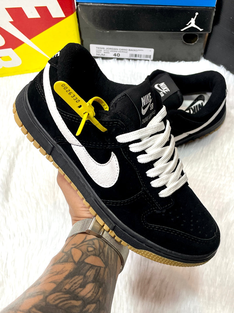 Nike sb shoes sales dunk low