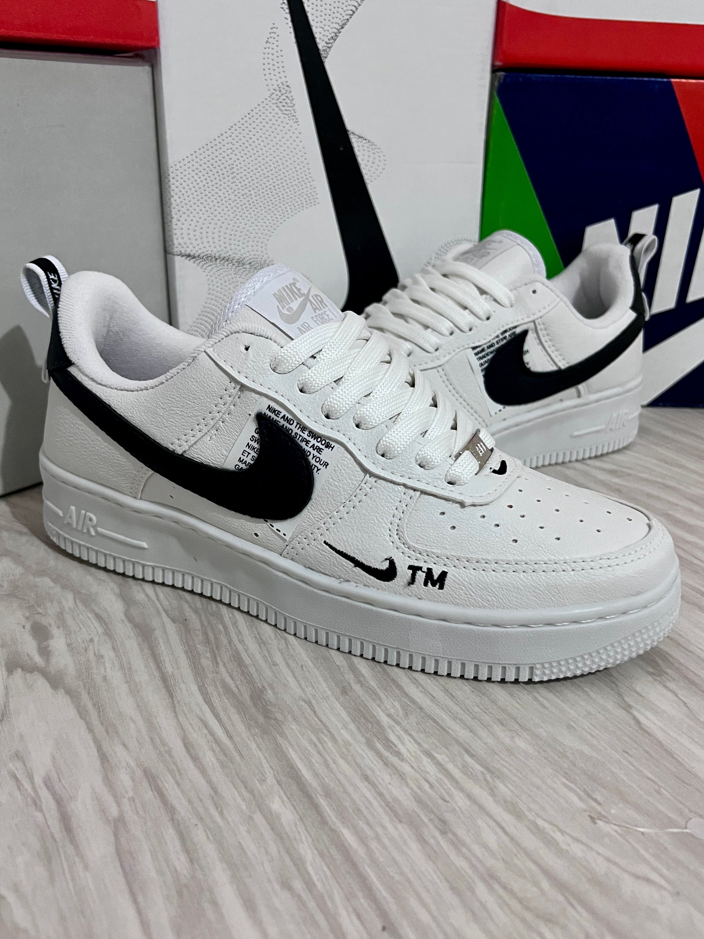 Nike Air Force 1' x R1 Branco c/ Preto