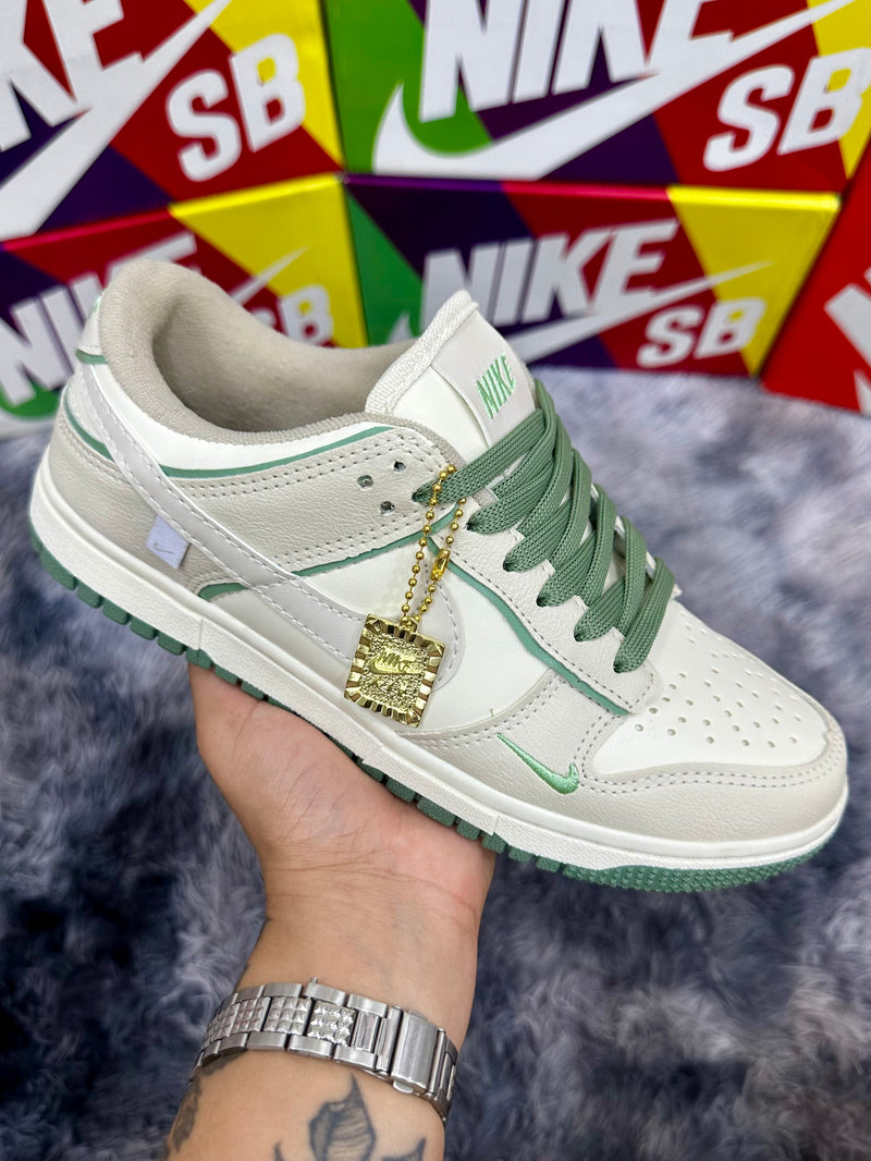 Nike SB Dunk Low Pro Medalha x Bege Verde