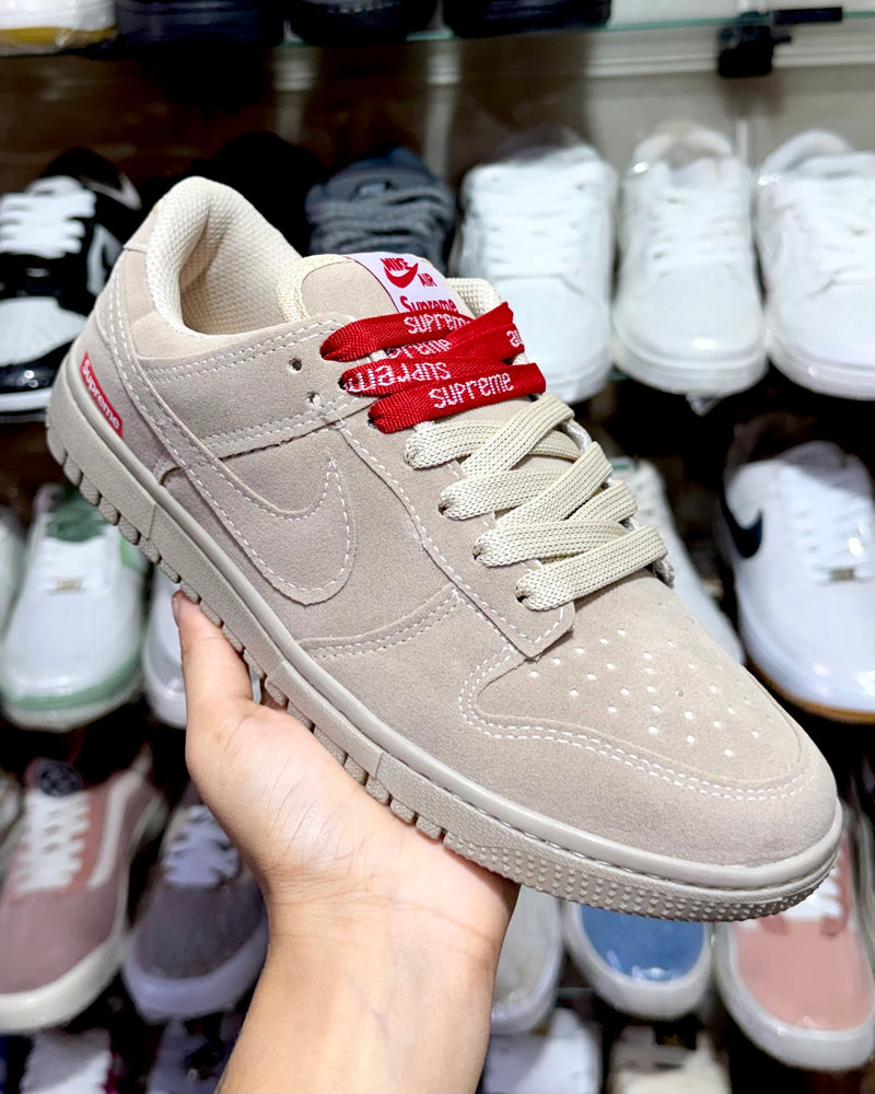 Nike SB Dunk Low x Supreme Bege / Vermelho