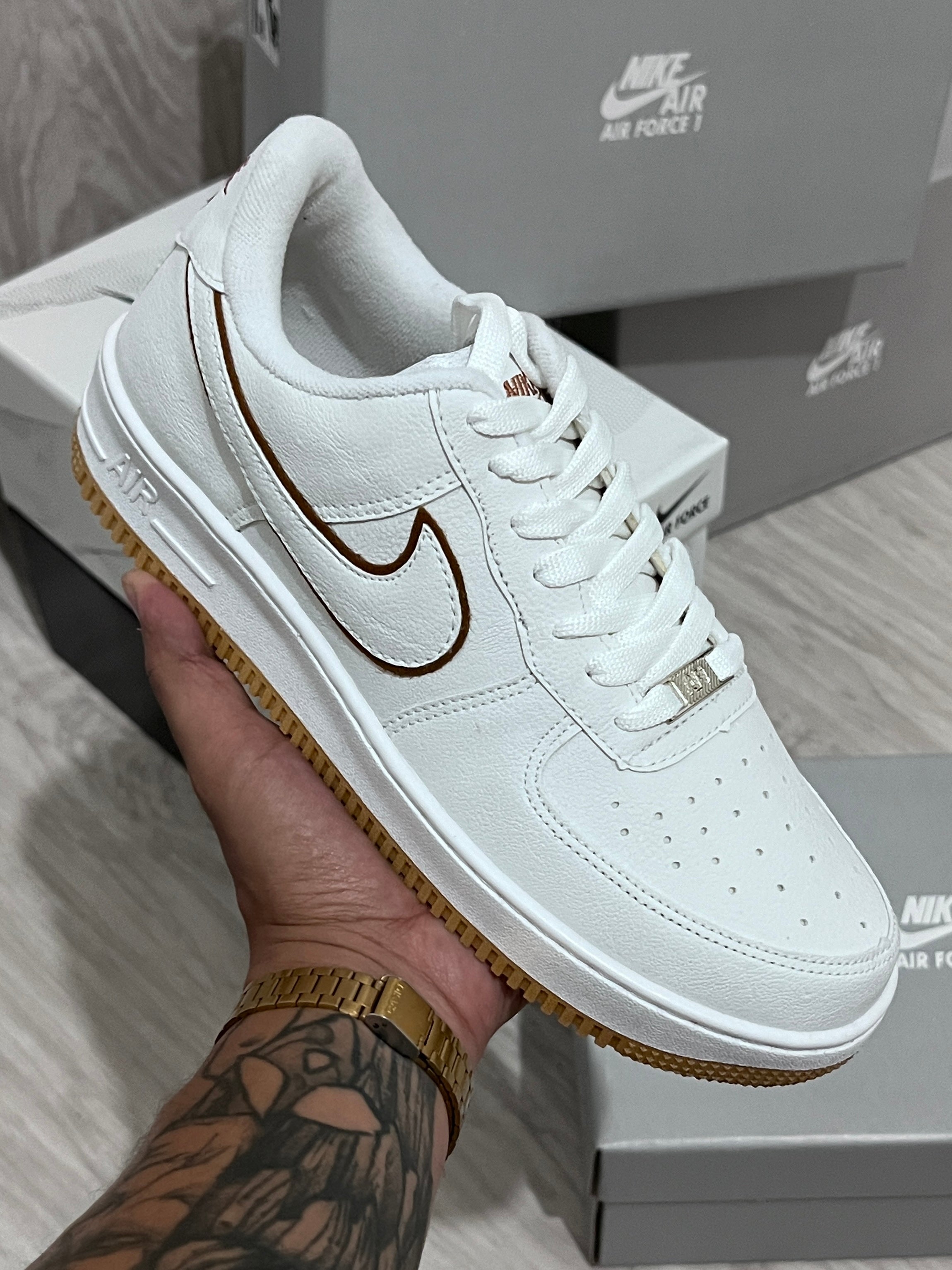 Nike Air Force 1’ x Branco c/ caramelo