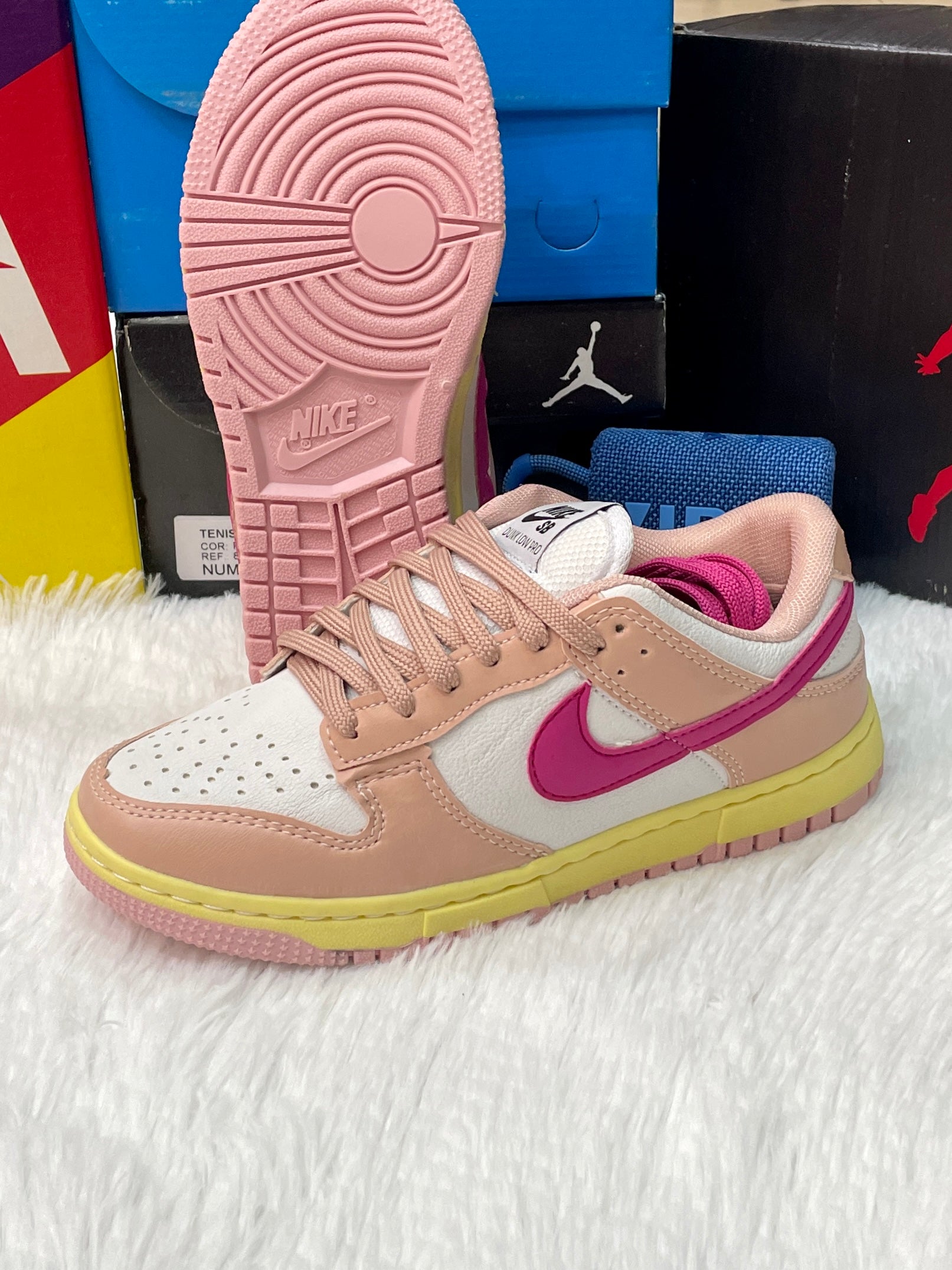 Nike SB Dunk Low Pro x Nude Pink