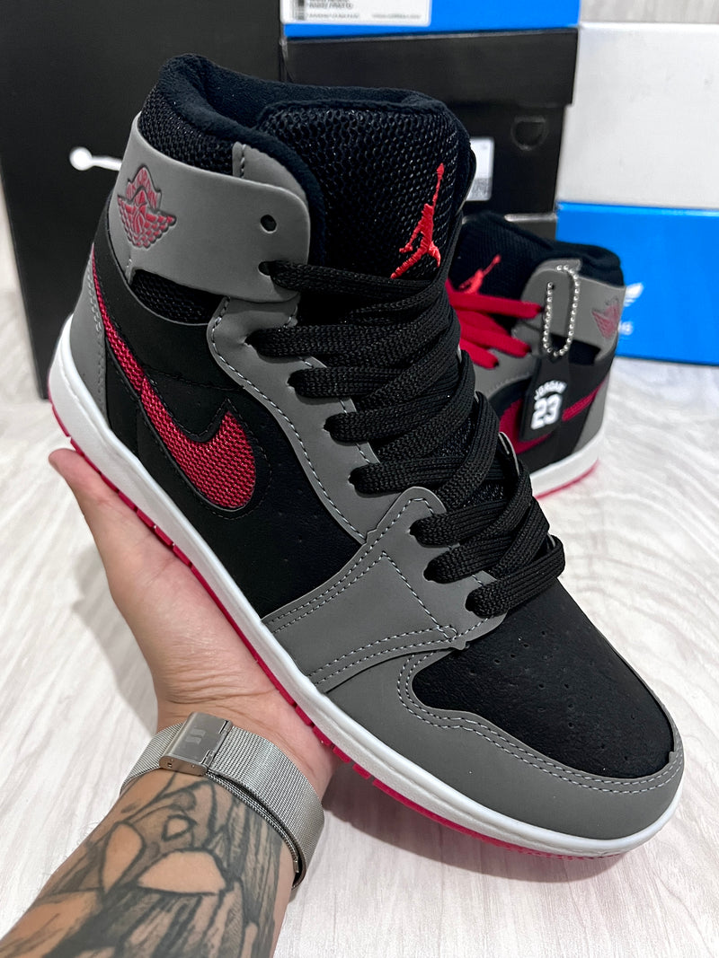 Nike Air Jordan 1' x Grafite c/ Vermelho