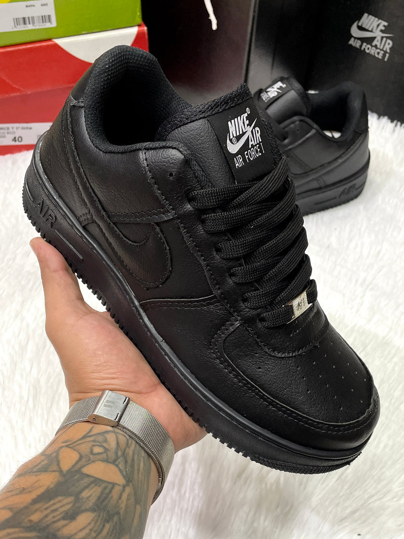 Nike Air Force 1' x Black Pro