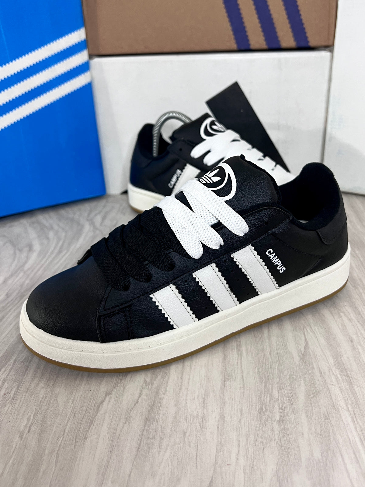 adidas gazelle silver green womens Adidas Campus 00s x Couro Preto