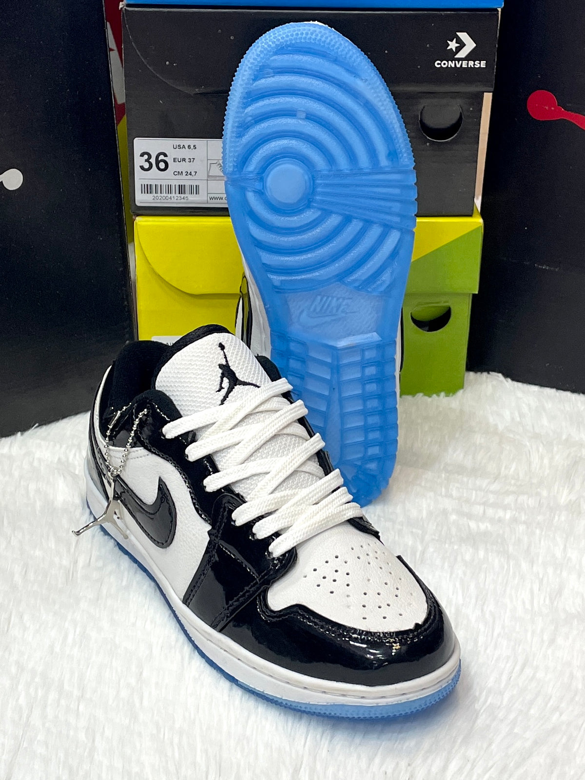 Nike Air Jordan 1' Low - Preto/Branco/Azul