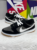 Nike SB Dunk Low Preto c/ Grafite