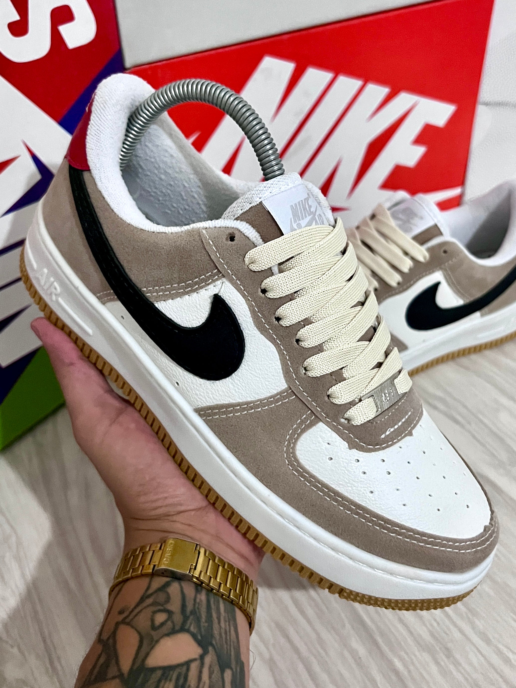 Nike Air Force 1’ Branco c/ Vermelho
