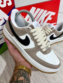 Nike Air Force 1’ Branco c/ Vermelho
