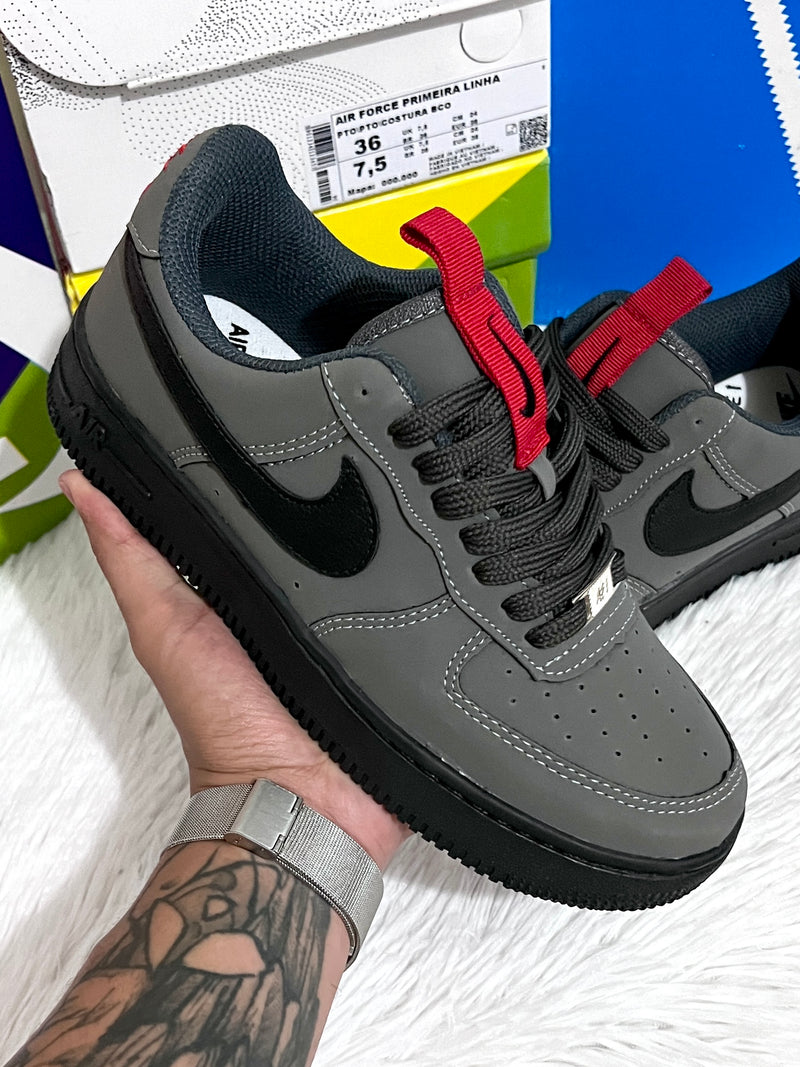 Nike Air Force 1' x Grafite, Preto e vermelho