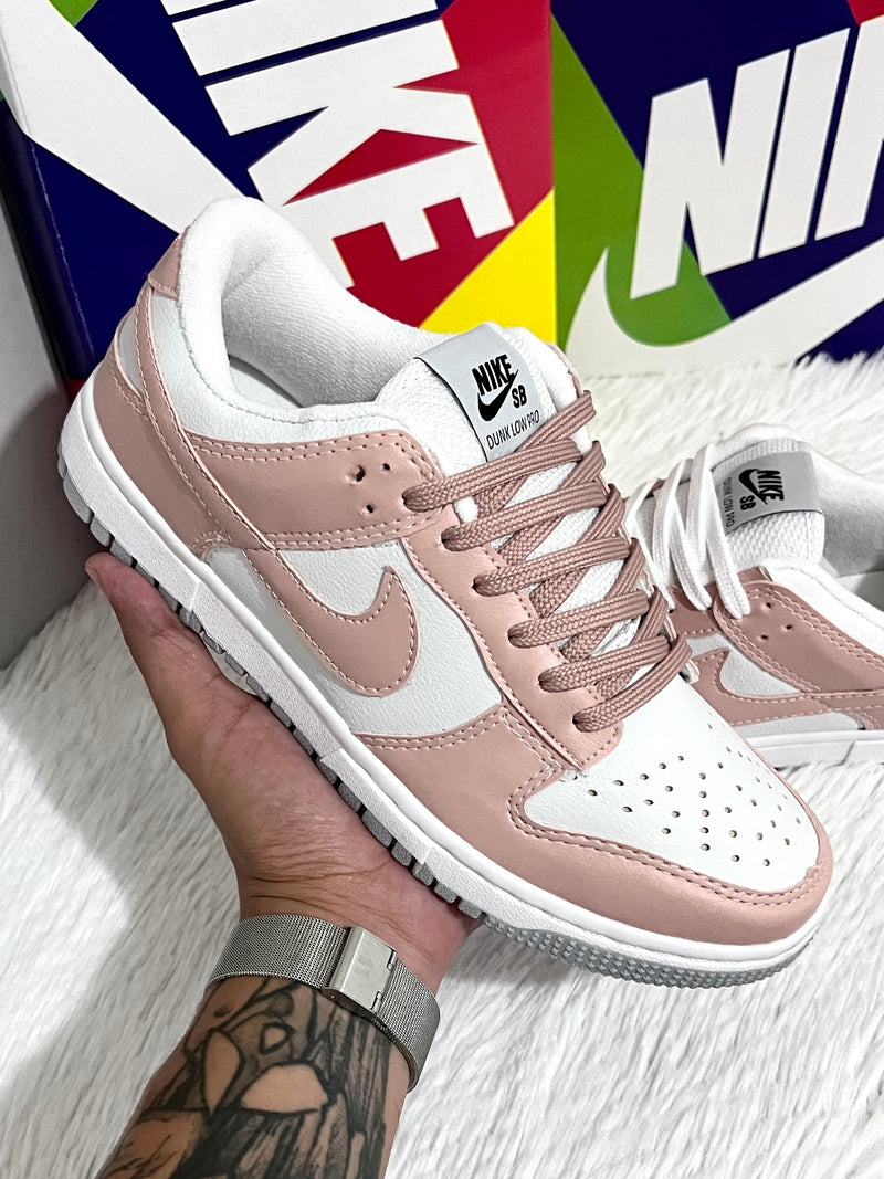 Nike SB Dunk Low Pro x Nude Branco