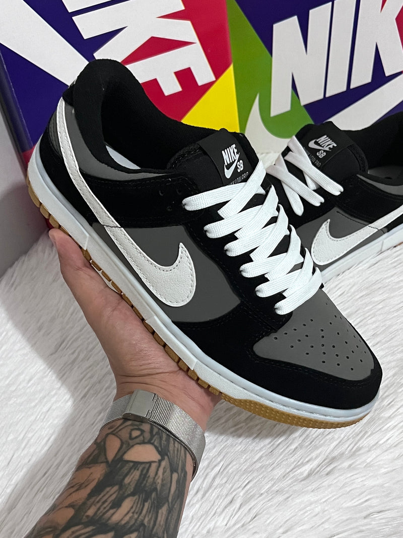 Nike SB Dunk Low Preto c/ Grafite