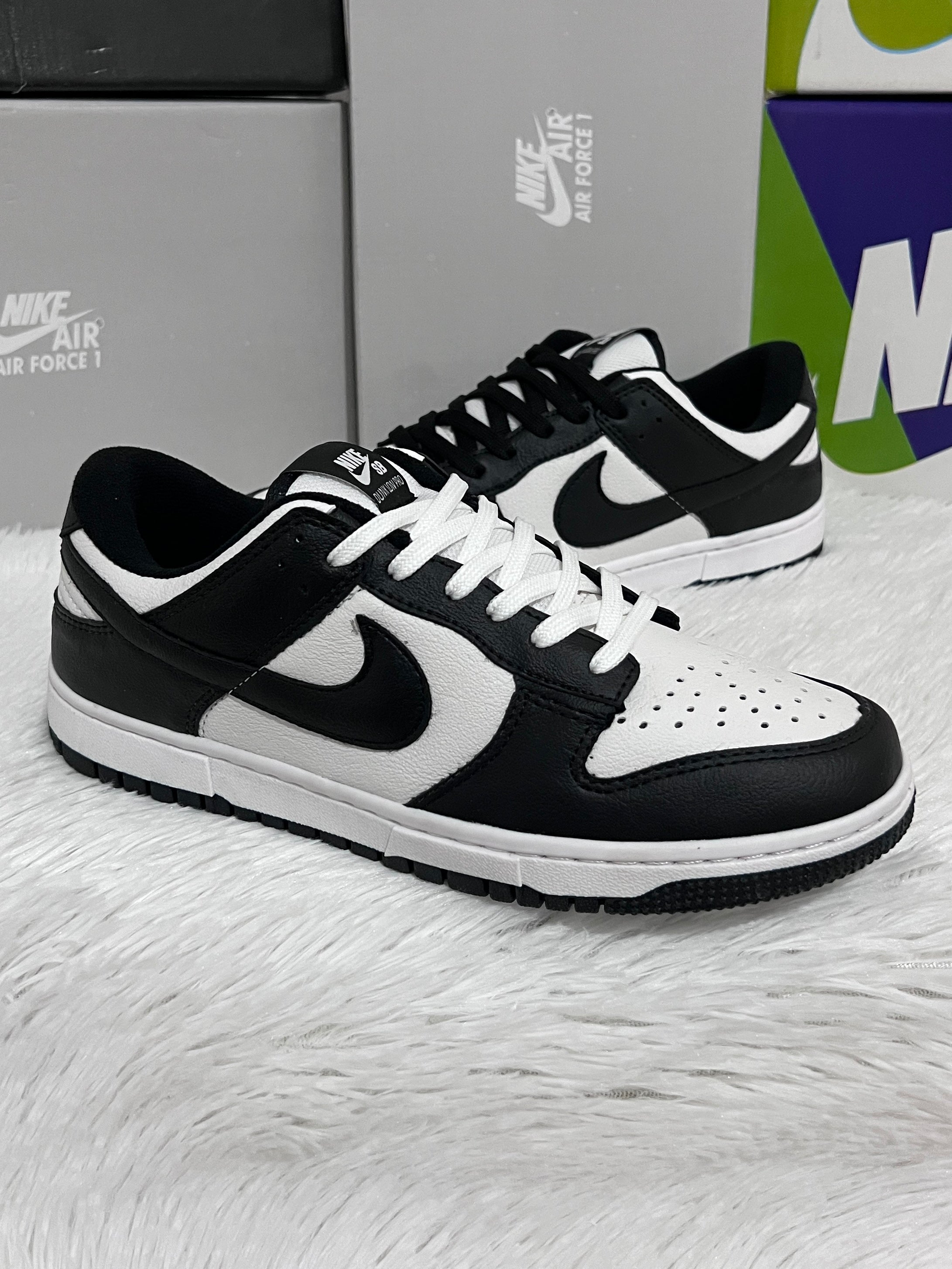Nike SB Dunk Low Pro x Preto Branco