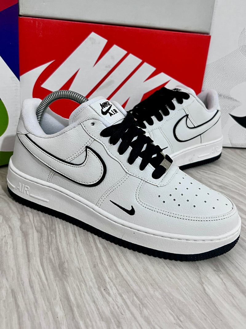Nike Air Force 1’ x Branco c/ Preto