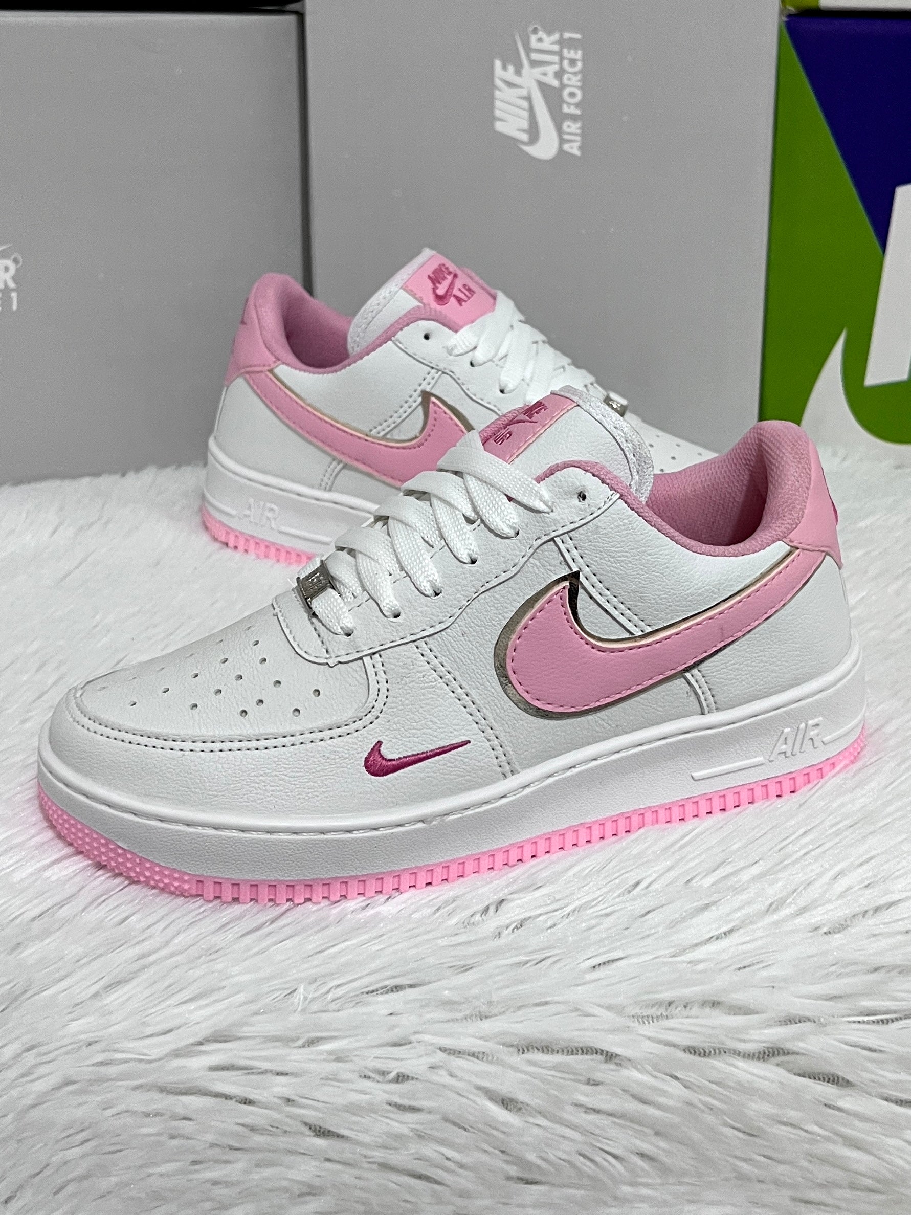 Nike Air Force 1' x Rosa Ouro