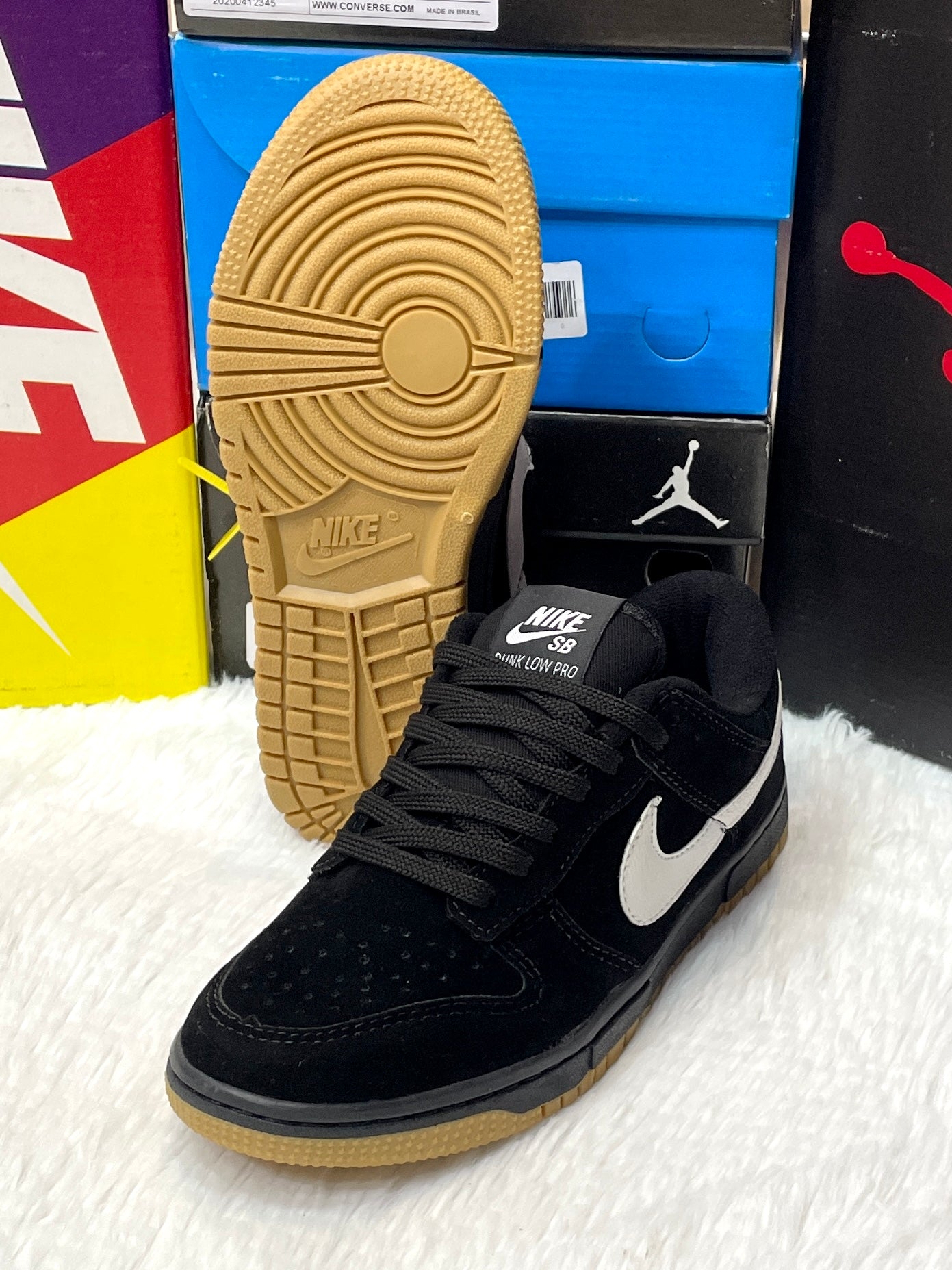 Nike SB Dunk Low Pro - Preto/Preto/Camurça