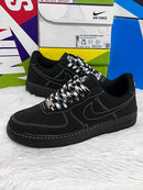 Nike Air Force 1' x Preto Bordado