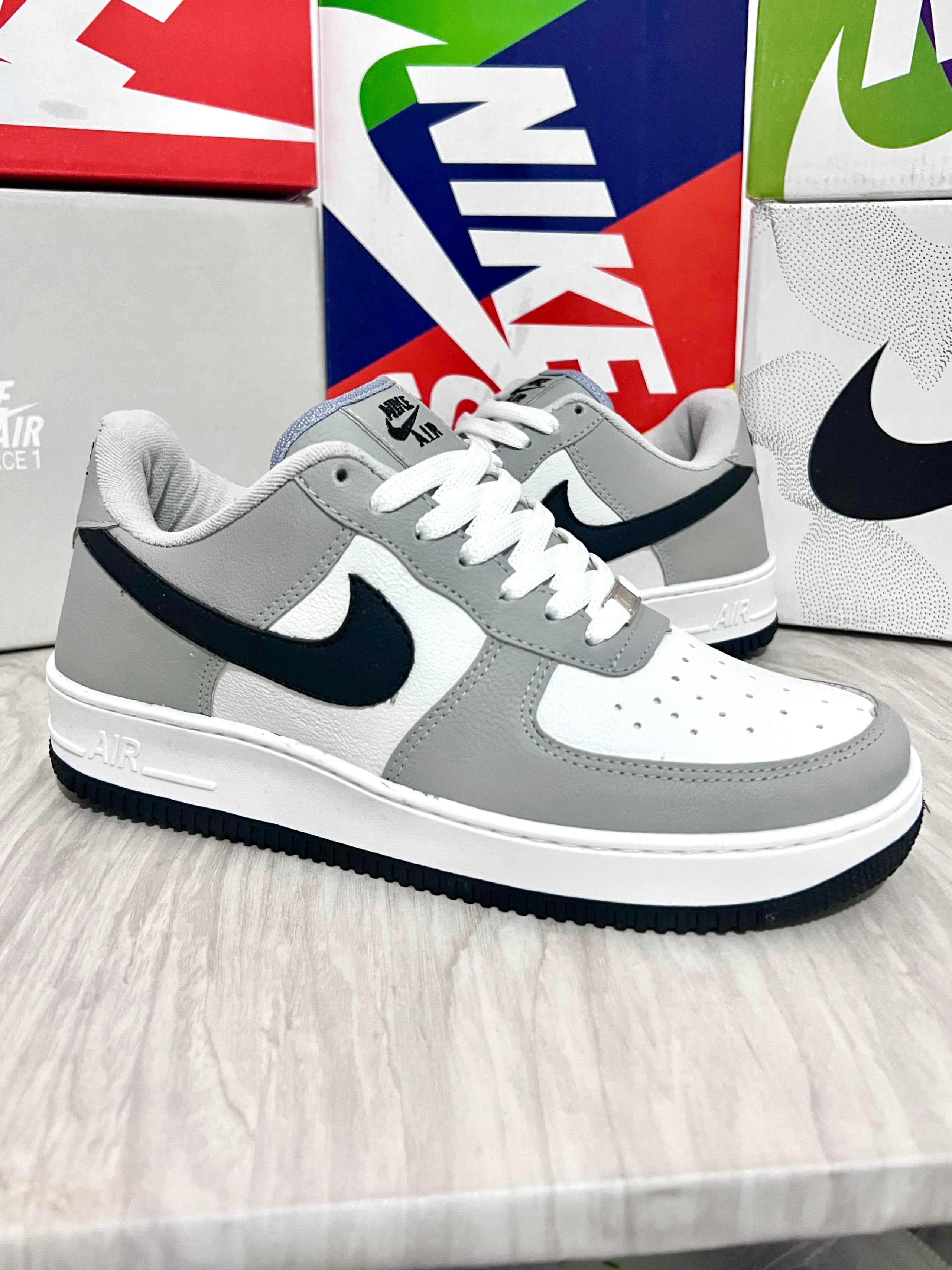 Nike Air Force 1' x Cinza c/ Preto