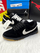 Nike SB Dunk Low Pro - Preto/Preto/Camurça