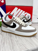 Nike Air Force 1’ Branco c/ Vermelho