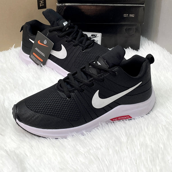 Nike Air Zoom 黒白 新品、箱無し 26cm F8E95FF8-FFED-410F-A934-