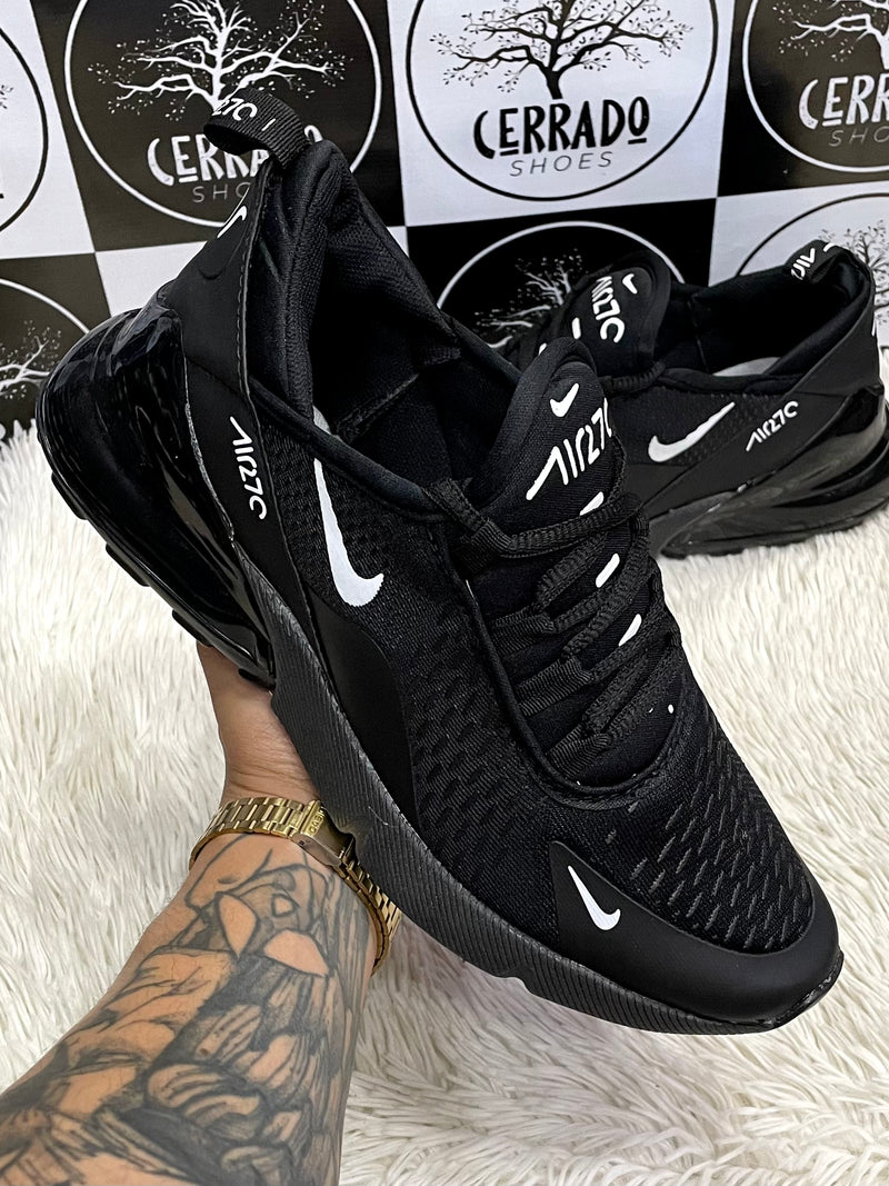 All black low top sales nikes