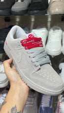 Nike SB Dunk Low x Supreme Grafite / Vermelho