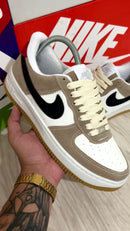 Nike Air Force 1’ Branco c/ Vermelho