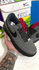 Nike Air Force 1' x Grafite Vermelho