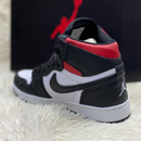 Nike Air Jordan 1' Preto c/ Vermelho-branco