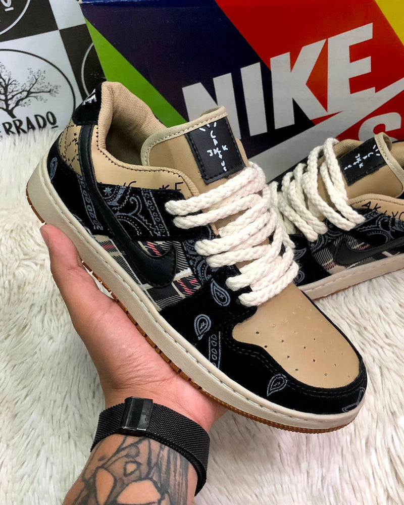 Nike Dunk Low x Travis Scott - Cactus