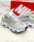 Nike Air Max 95 TN Plus Cinza c/ Branco